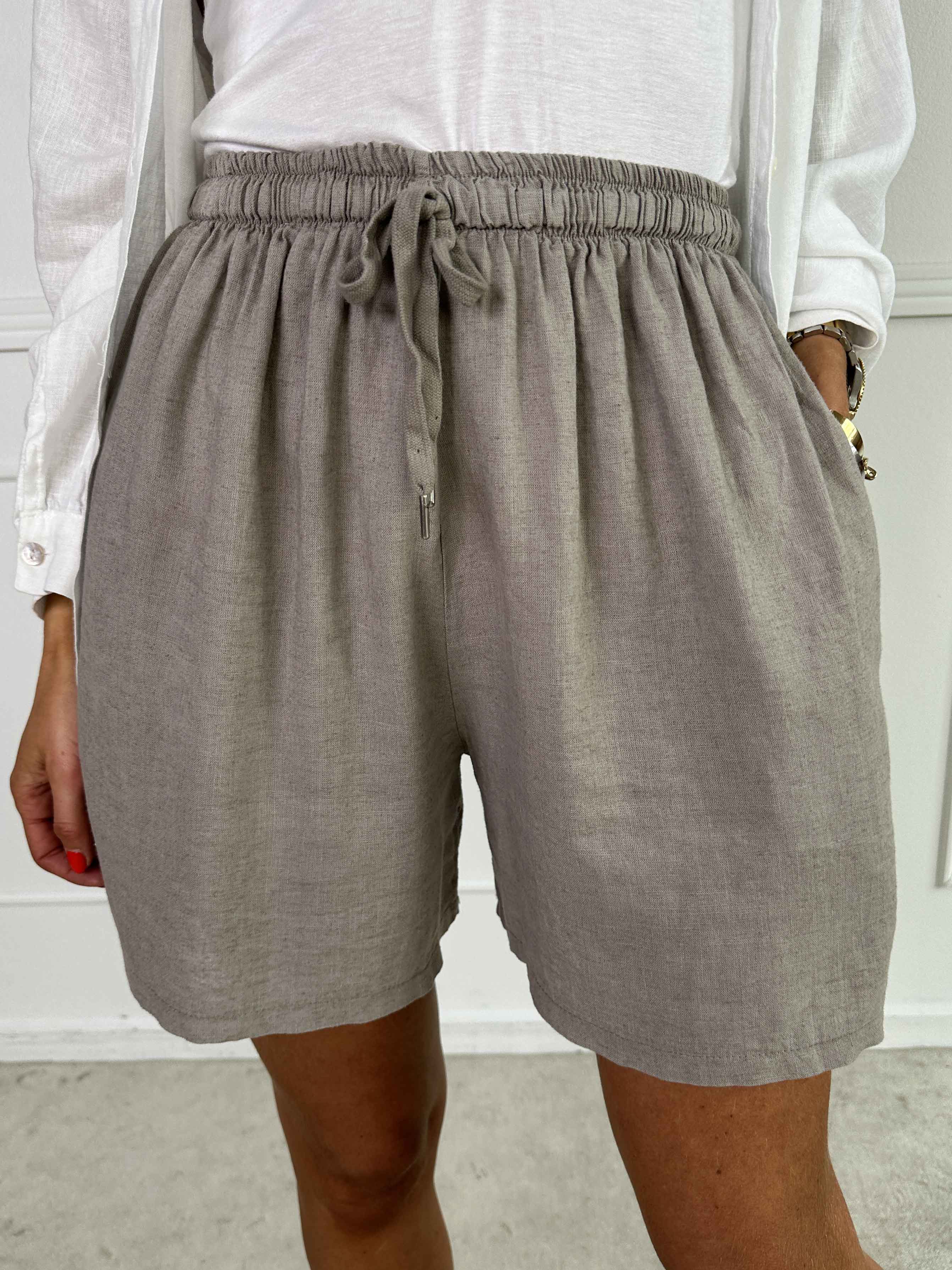 Clara Shorts - Lette shorts i viskose og hør